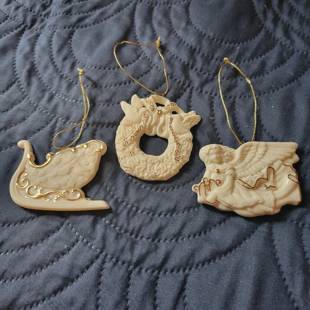 Avon‎ Porcelain Ornament Gift Set Box of 3 ornaments with 24 Karat trim